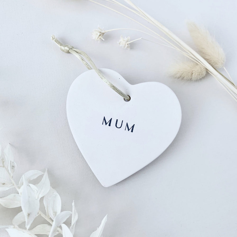 Mother&#39;s day gift - Personalised Ceramic heart decoration - Valentine&#39;s day gift - Best friend gift - Custom name heart- Personalised gift